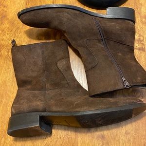 Suede zip boot